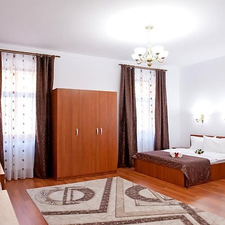 Cathedral Apartments Сибиу Стая снимка