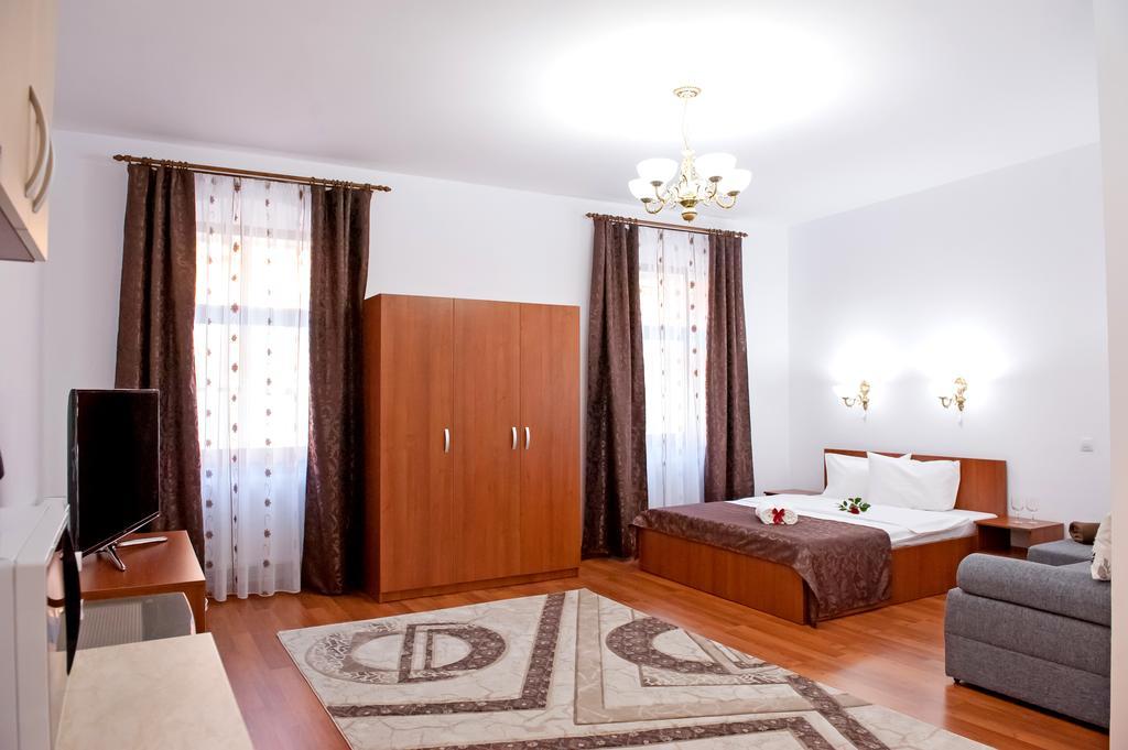 Cathedral Apartments Сибиу Стая снимка